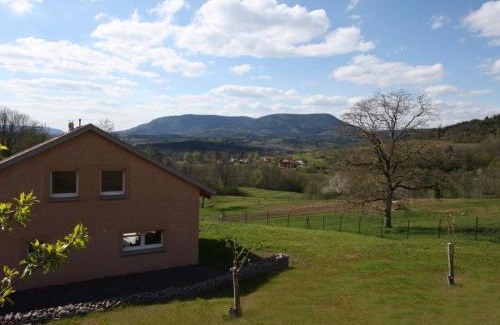 Combrimont House | Gîte pour 4 avec terrasse couverte, parking privé et animaux acceptés - FR-1-589-367