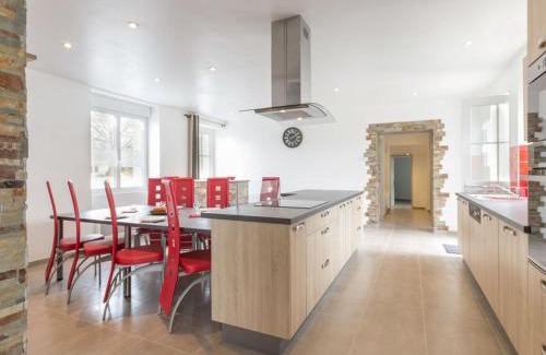 Saint-Hilaire-de-Chaleons House | Gîte rénové près de la mer avec jardin clos, cheminée, Wifi et équipements bébé inclus. - FR-1-306-879