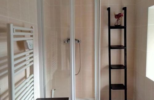Saint-Etienne-Lardeyrol House | Gîte rénové au calme avec Parking privé et Wifi gratuit à Saint-Étienne-Lardeyrol - FR-1-582-332