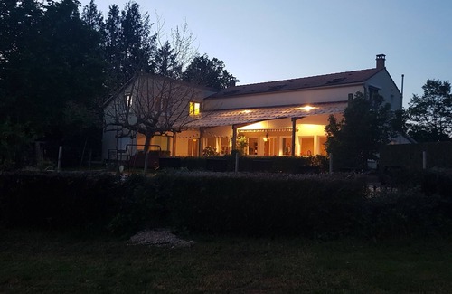 Chastellux-sur-Cure Villa | Gîte "Rendez vous Morvan" 15 pers Heated swimming pool 15/05 to 15/09 Tennis court