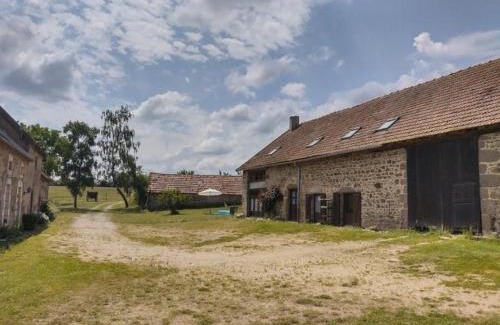 Saint-Bonnet-de-Four House | Gîte rural avec animaux, parking et Wifi à Saint Bonnet de Four - FR-1-489-560