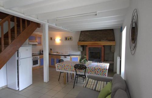 La Chambonie House | Gîte rustique avec cheminée et jardin - idéal pour familles et activités hivernales - FR-1-496-198