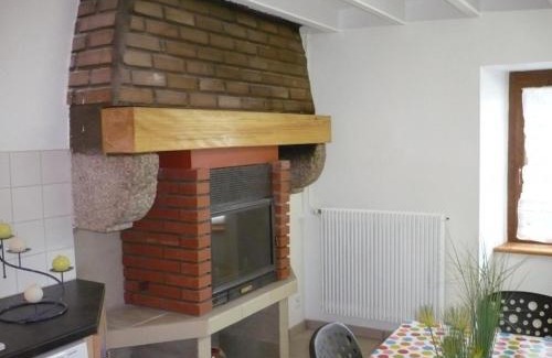 La Chambonie House | Gîte rustique avec cheminée et jardin - idéal pour familles et activités hivernales - FR-1-496-198