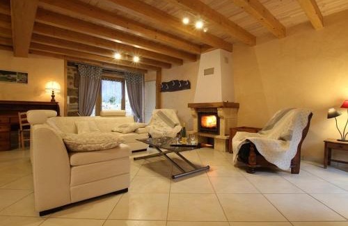 Saint-Julien-des-Chazes House | Gîte spacieux avec terrasse surplombant rivière, idéale pour pêche et sports d’eau, tout inclus - FR-1-582-17