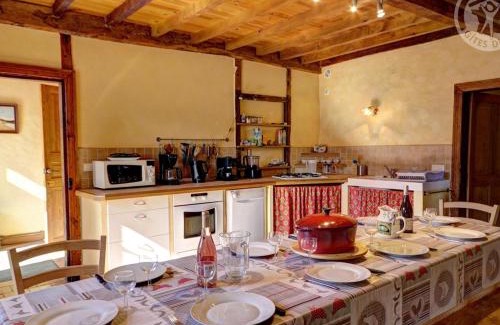 Saint-Martin-la-Sauvete House | Gîte spacieux avec cheminée, jardin, équipements bébé et animaux acceptés, proche nature et randonnée. - FR-1-496-128