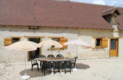 La Puye House | Gîte spacieux entre Chauvigny et La Roche Posay, adapté PMR, animaux admis, terrasse et jardin commun - FR-1-541-37
