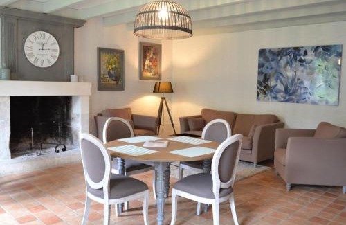 Lignieres-Sonneville House | Gîte spacieux avec jardin, piscine, cheminée, et équipements bébé au cœur des vignes du Cognac - FR-1-653-59