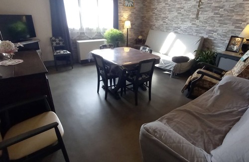 Peschadoires House | Gîte Thiers exit 29 A89 Fair Cournon 25m Park Livradois Forez 6 p 3 ch