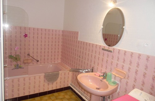 Peschadoires House | Gîte Thiers exit 29 A89 Fair Cournon 25m Park Livradois Forez 6 p 3 ch
