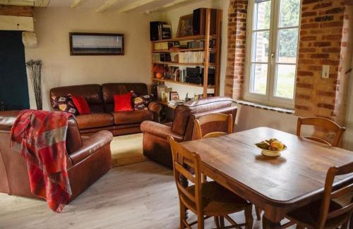 Parassy House | Gîte Tout Confort à Parassy : Proche Bourges et Sancerre, Idéal Randonnées et Découvertes - FR-1-586-31