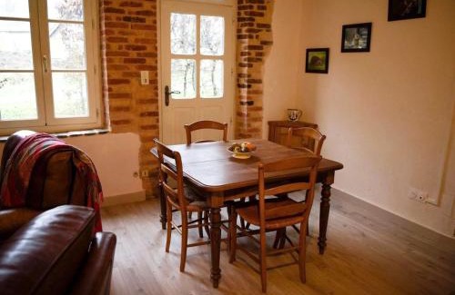 Parassy House | Gîte Tout Confort à Parassy : Proche Bourges et Sancerre, Idéal Randonnées et Découvertes - FR-1-586-31