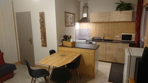 Besse-en-Chandesse House | Gîte tout confort 4 personnes