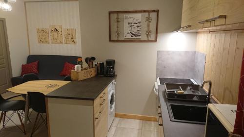 Besse-en-Chandesse House | Gîte tout confort 4 personnes