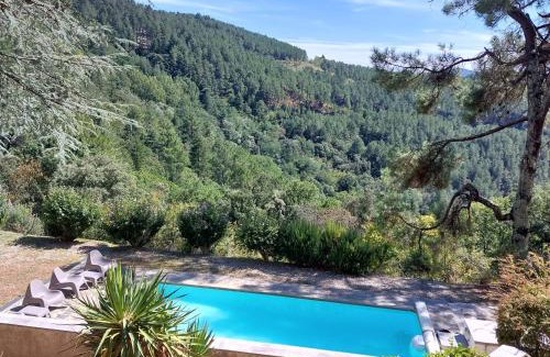 Genolhac House | Gîte " villa Les Cèdres" En cévennes avec vue panoramique et piscine chauffée