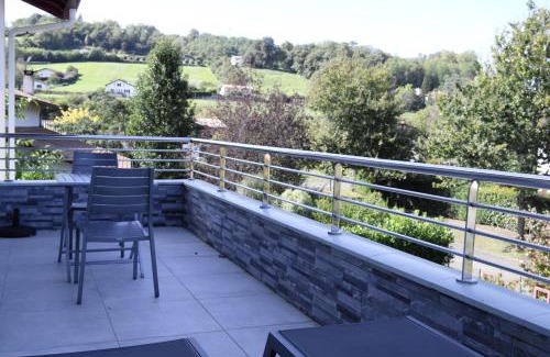 Saint-Jean-Pied-de-Port Apartment | Gîtes Jara et Mendia, Maison Eguzki-Lore, Saint-Jean-Pied-de-Port, Pays Basque