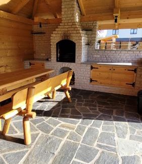 Istebna House | Górskie Przysiółki w Koniakowie - Dom z bala KORONKA