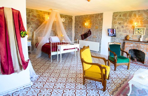 Dikili Hotel | Gülnar Sultan Taş Konak