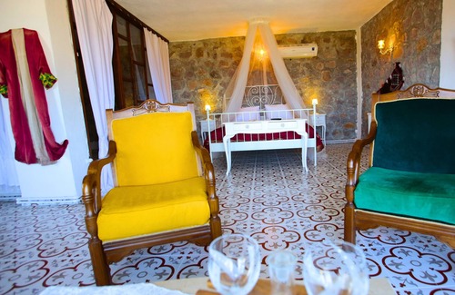 Dikili Hotel | Gülnar Sultan Taş Konak