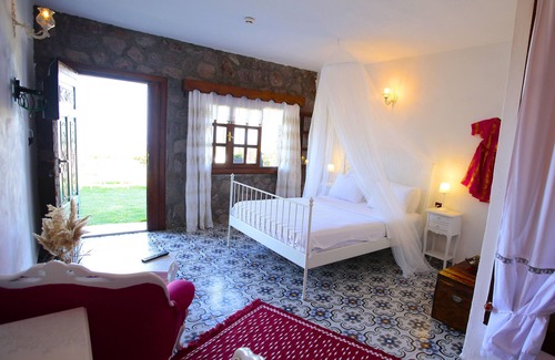 Dikili Hotel | Gülnar Sultan Taş Konak