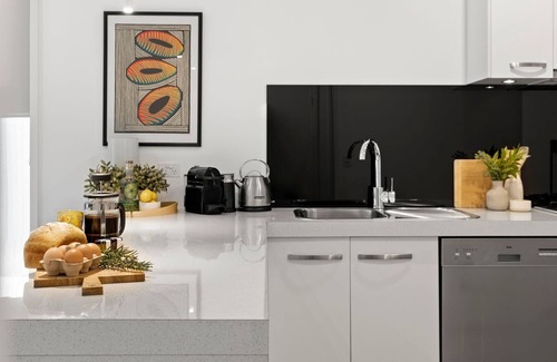 Kyneton House | G E O R G E Beautifully appointed modern townhouse