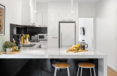 Kyneton House | G E O R G E Beautifully appointed modern townhouse