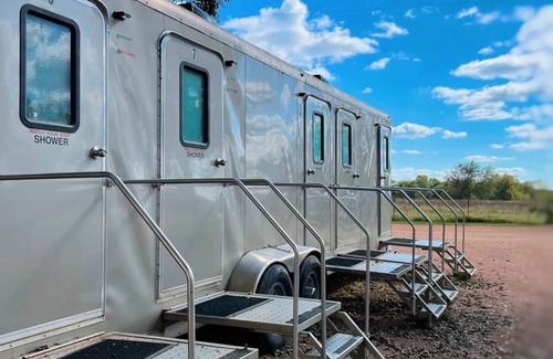 Prairie Lea House | #G Son's Blue River Camp - Glamping Cabin w/2 Queen Beds