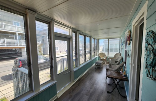 Hampton Apartment | G St Inn Unit 7 Cozy 2-bedroom apartment in charming Hampton with AC, WiFi