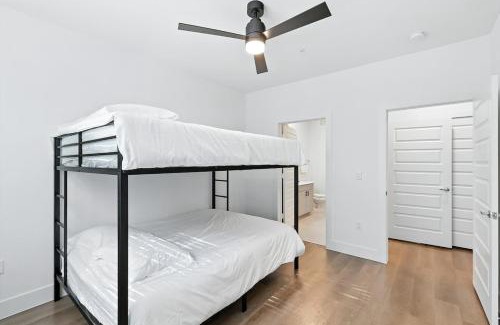 Fort Worth Apartment | G11036, 2BR Luxury Stay by Top Golf, Resort Pool & Gym, Near Stockyards