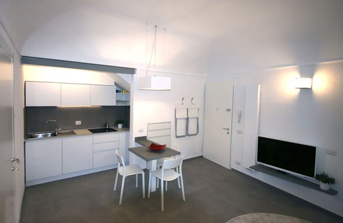 Finalborgo Apartment | G30 Finalborgo Lodging - Design and Relaxation in the Medieval Village (with safe Bike Box)