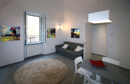 Finalborgo Apartment | G30 Finalborgo Lodging - Design and Relaxation in the Medieval Village (with safe Bike Box)
