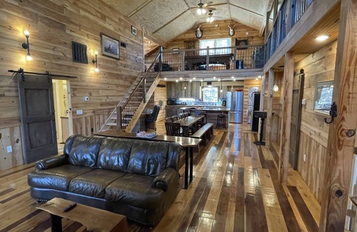 Choestoe House | GA Team House Cabin Sleeps many Blairsville Union County, GA