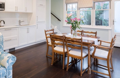 Mount Lawley House | Gables on the Park - Grand Home Stay