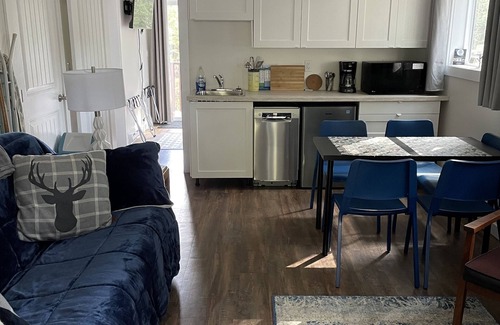 Regional District of Nanaimo Apartment | Gabriola Large Private Suite & Hot Tub