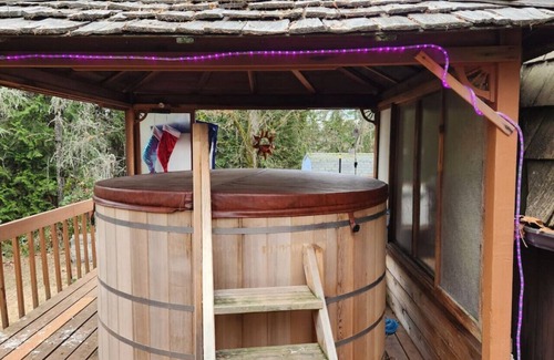 Buckley RV Rental | Gaia Yurt | Cedar Hot Tub | 1 hr to Skiing & Mt Rainier