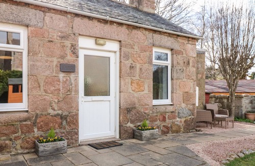 Ballater Cottage | GAIRNLEA COTTAGE, family friendly, with open fire in Ballater