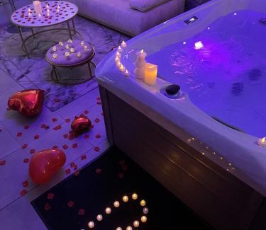 Champigneulles Apartment | GALAXY SPA - Suite Mercure Jacuzzi Privatif
