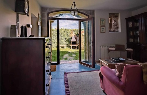 Lemaio Cottage | Galician pazo from the 16th century.