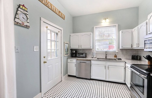 Beach Institute Apartment | Gallery Stays - Low Country