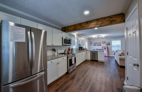 Northport House | Game Day Cottage- 3.2 miles to UA- Fenced in yard
