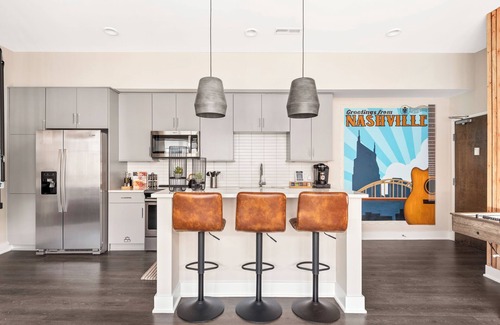 West End Apartment | Game Night Getaway - Minutes to DT FREE Parking