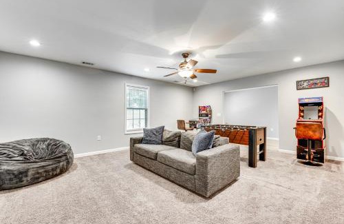 Dacula House | Game Room and Peaceful Deck Dacula Family Home