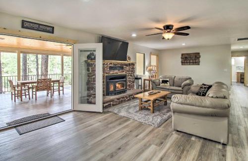 Pinetop House | Game Room and Wooded Views Pinetop Cabin!