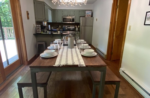 Old Timberline Cabin | Game room + EV Charger + 7 mins drive to Slopes