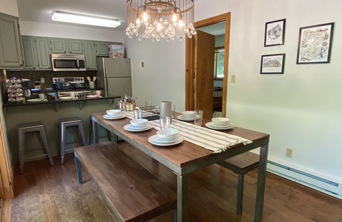 Old Timberline Cabin | Game room + EV Charger + 7 mins drive to Slopes