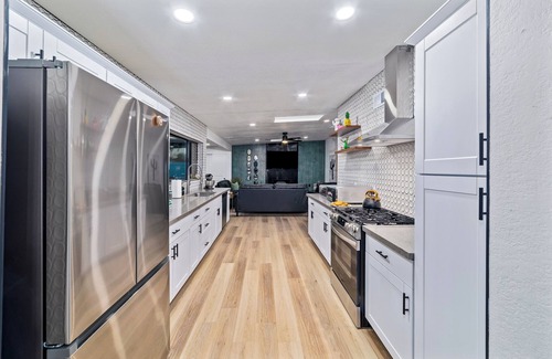 Tucson House | Game Room-Pool w/heated jacuzzi-Waffles-2 California King Beds-U of A 8 miles