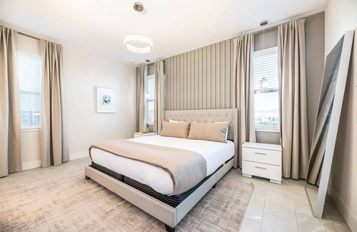 Bay Lake Villa | Games Room/Theatre/Arcade Game/Sleeps 20/Free shuttle to Disney/Private Pool&Spa