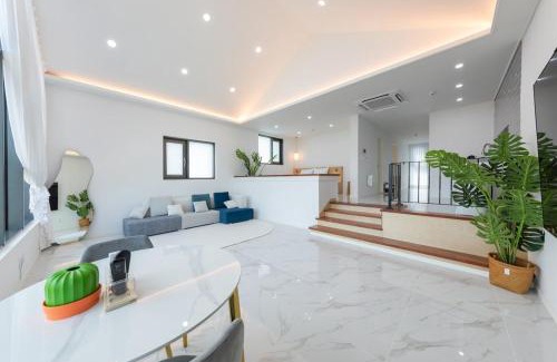 Jumunjin-eup Villa | Gangneung 115 Dokchae Pool Villa