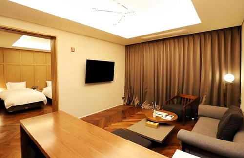 Gyo-dong Hotel | Gangneung Grey Hotel