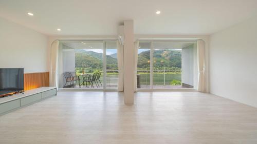 Oeseo House | Gapyeong Rowa River view Pension