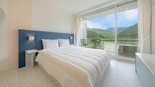 Oeseo House | Gapyeong Rowa River view Pension